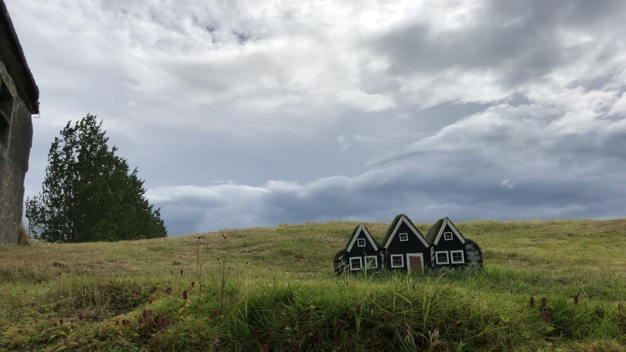 Video: Little (elf) house on the hill