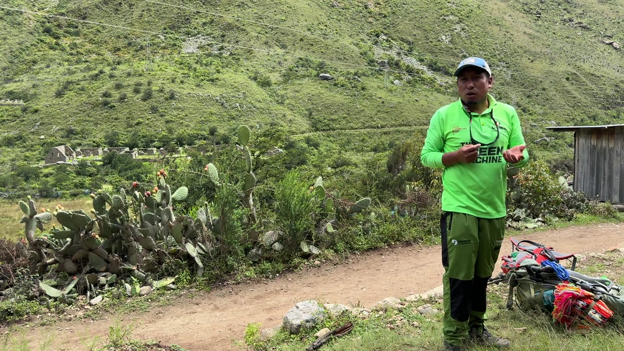 Video: Learning about the history of the Inca trail at the start of our 4 day trek