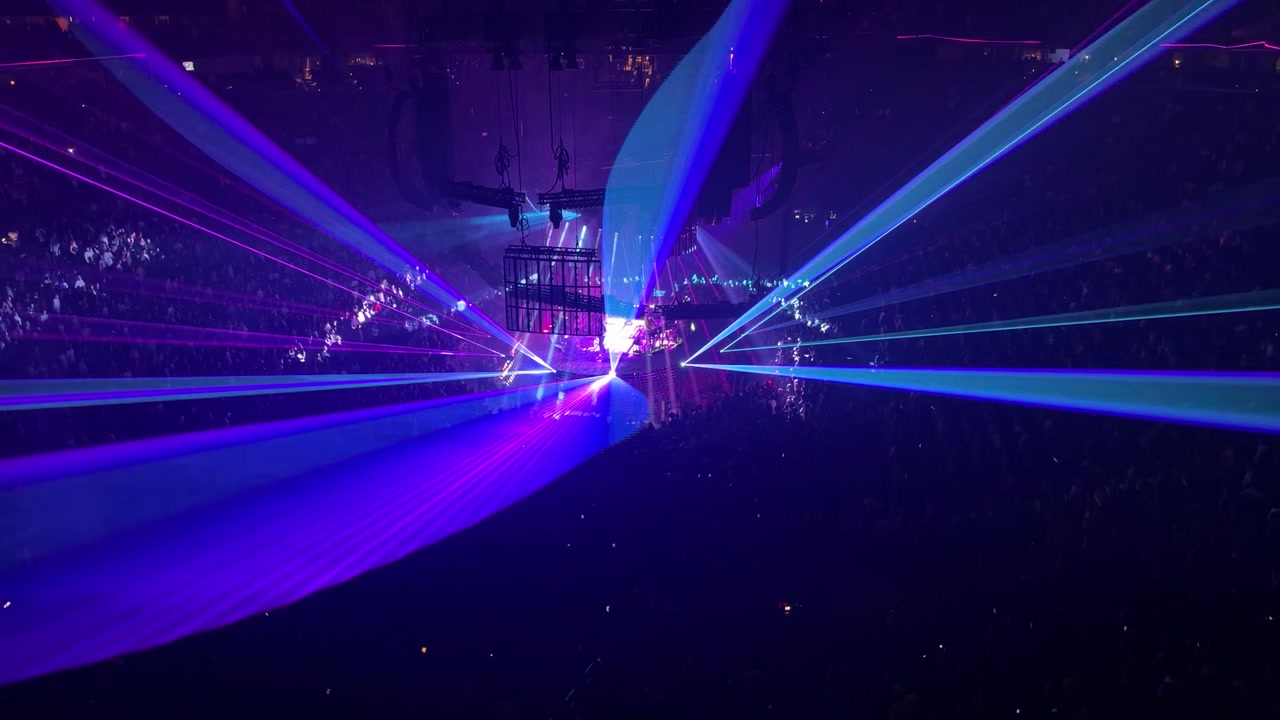 Video: Pretty insane light show at the Tame Impala show at Barclays Center on 10/28/25.